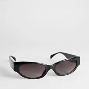 NWT 90s Retro Oval Lense Sunglasses